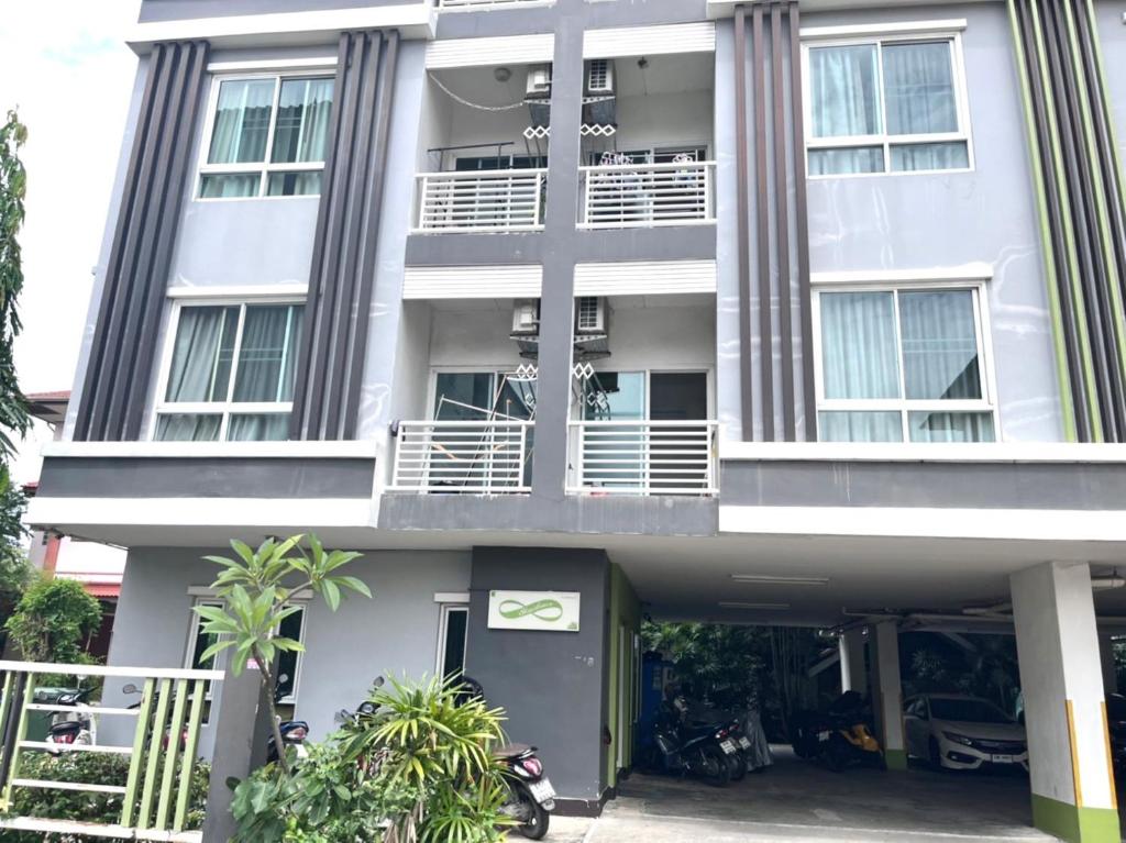 8 Residence - Housity