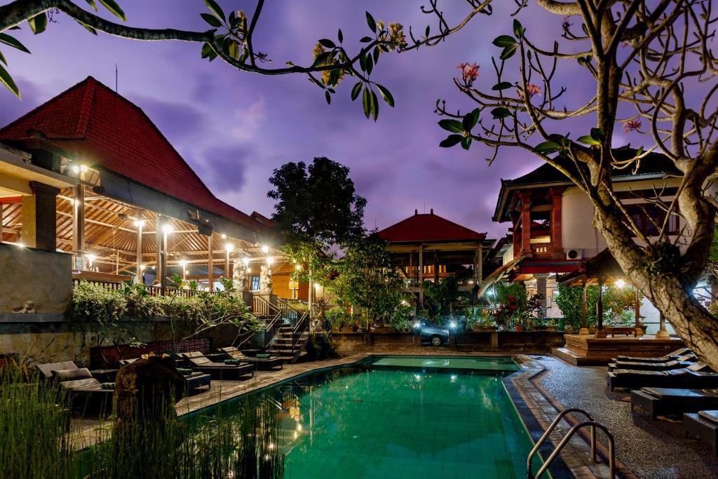 Kolam renang di atau di dekat Nick's Pension