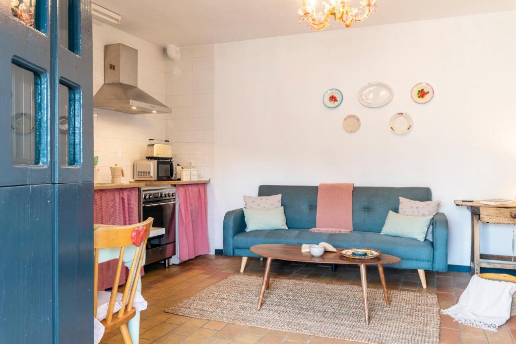 Andalusian Courtyard - Housity