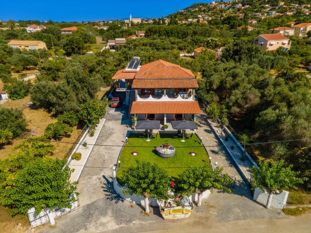 una vista aérea de una casa con techo naranja en Afroditi Holiday Home - Blue Apartment, en Svoronata