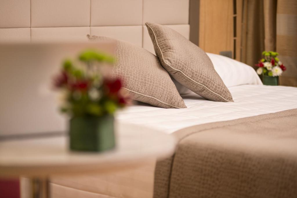 Postel nebo postele na pokoji v ubytování Hotel Giolli Nazionale