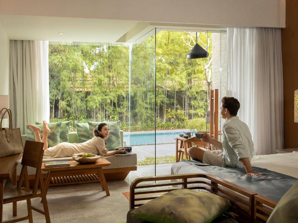 Bazén v ubytování Maya Sanur Resort & Spa nebo v jeho okolí