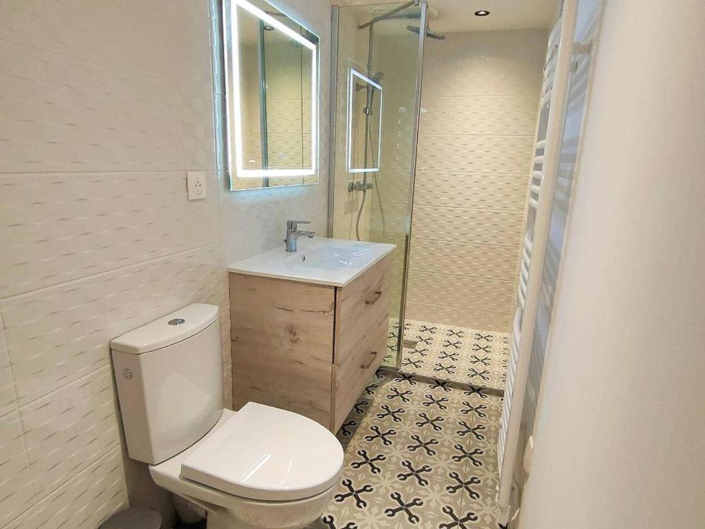 Kúpeľňa v ubytovaní Appartement haut de gamme 113m², 6/8 pers, plein centre, 4 chambres, prestations de qualité - FR-1-234-280