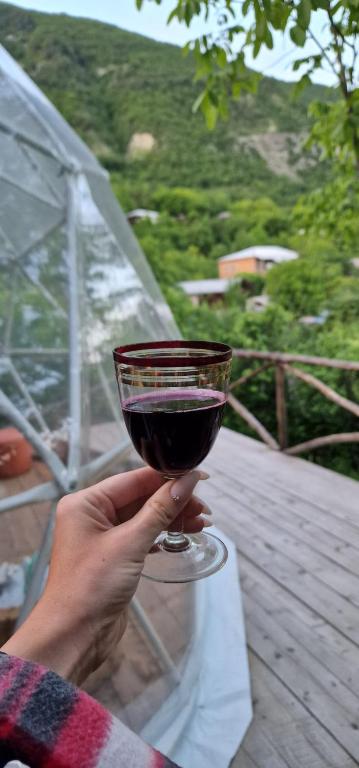 Nespecifikovaný výhled na hory nebo výhled na hory při pohledu z luxury tent
