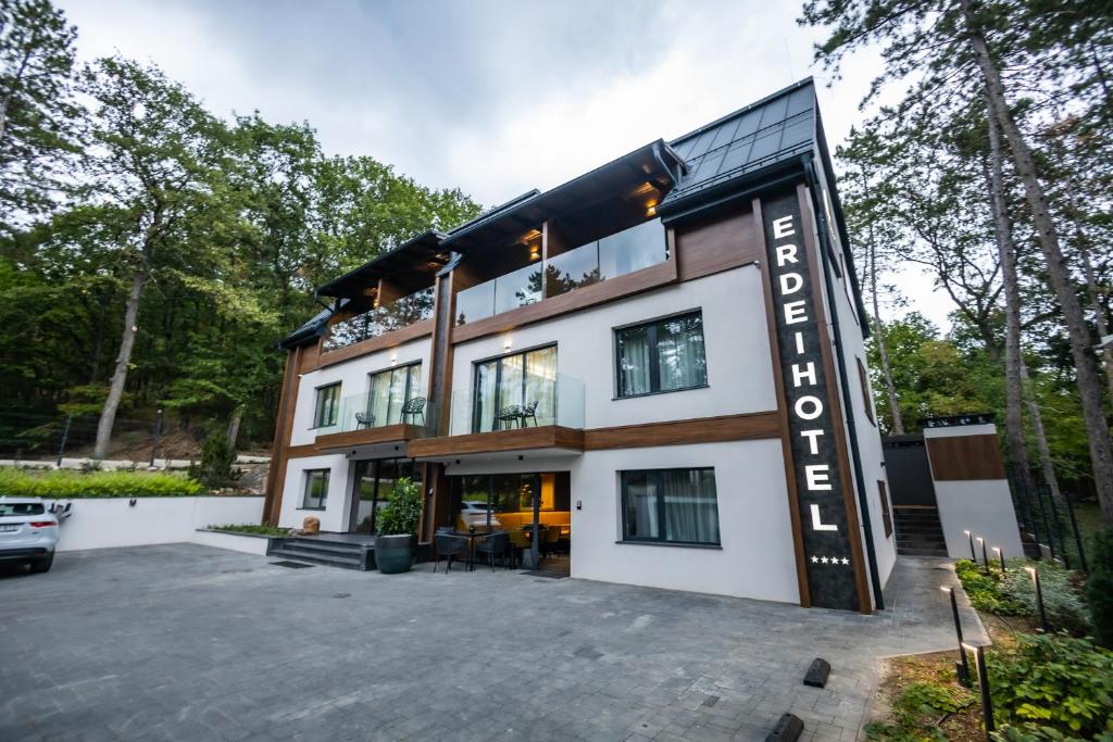 Budova, v ktorej sa hotel nachádza