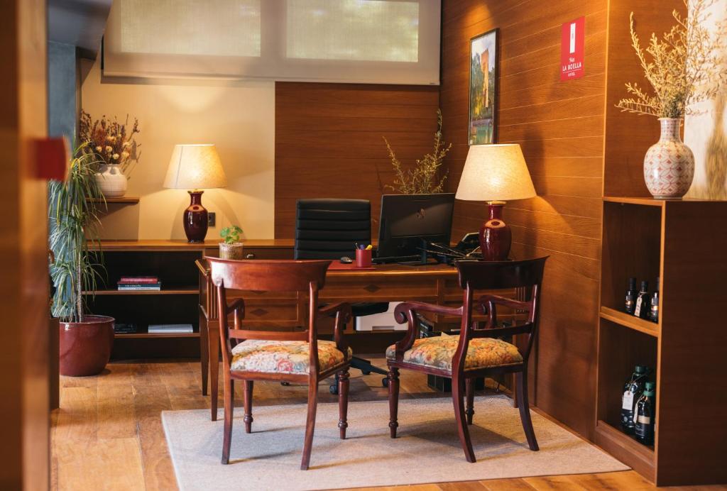 Posezení v ubytování Hotel Mas La Boella