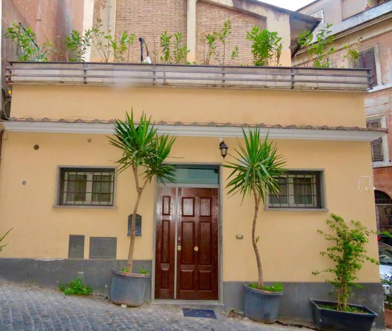 Το κτήριο όπου στεγάζεται  η παραθεριστική κατοικία