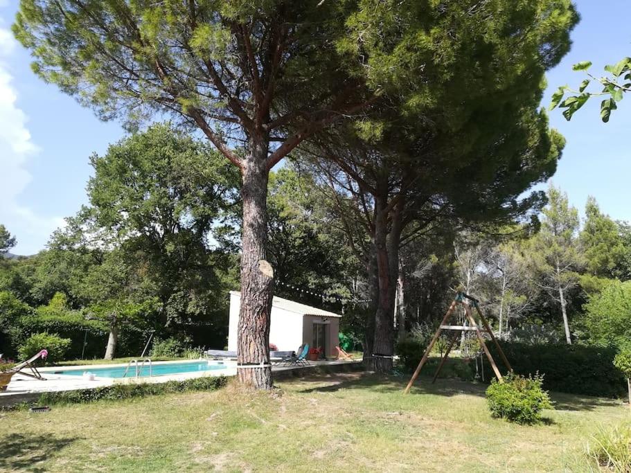 Fotografia z galérie ubytovania Charmant gîte nature au pied du Luberon v destinácii Saint-Martin-de-la-Brasque