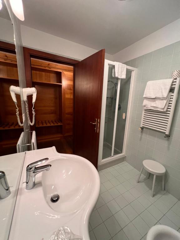 Koupelna v ubytování Hotel Due Torri Tempesta