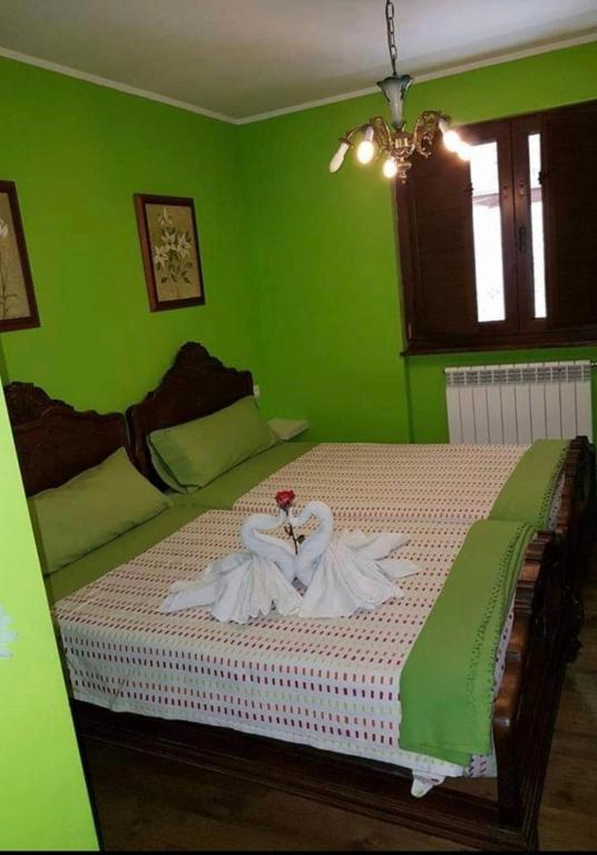 A bed or beds in a room at el calero