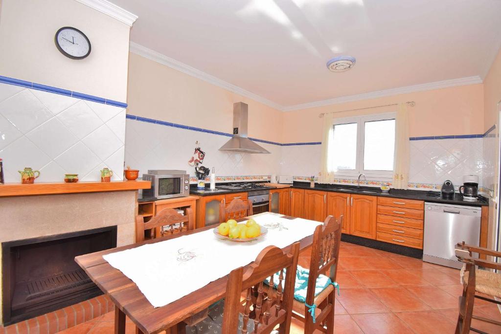 Kuchyň nebo kuchyňský kout v ubytování 176 Villa Can Claret Gran ET3690 by Mallorca Charme