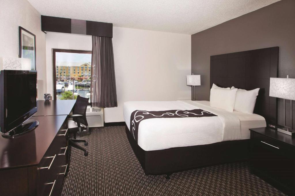 La Quinta by Wyndham Charleston Riverview - 