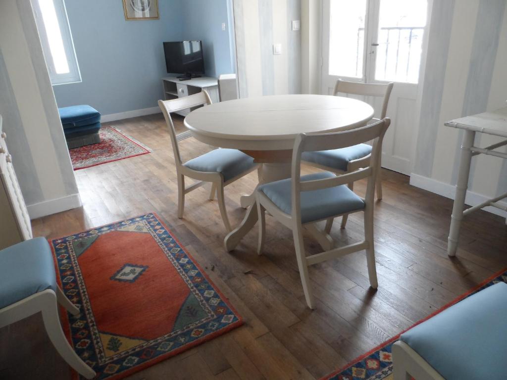Appartements Yzeures Sur Creuse - Apartamento De Una Habitación