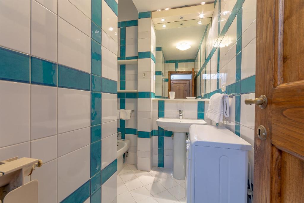 A bathroom at Discovering Florence