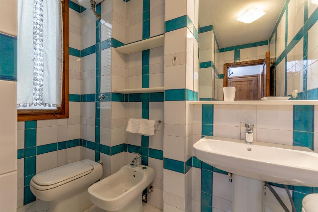 A bathroom at Discovering Florence