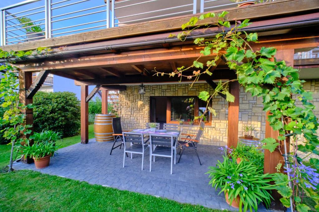 Vonkajšia záhrada v ubytovaní Apartament Przy Beczce