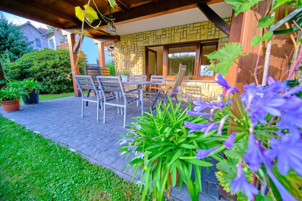 Vonkajšia záhrada v ubytovaní Apartament Przy Beczce