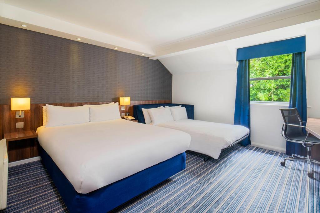 
Standard Double Room with Sofa Bed and Free Hot Breakfast
