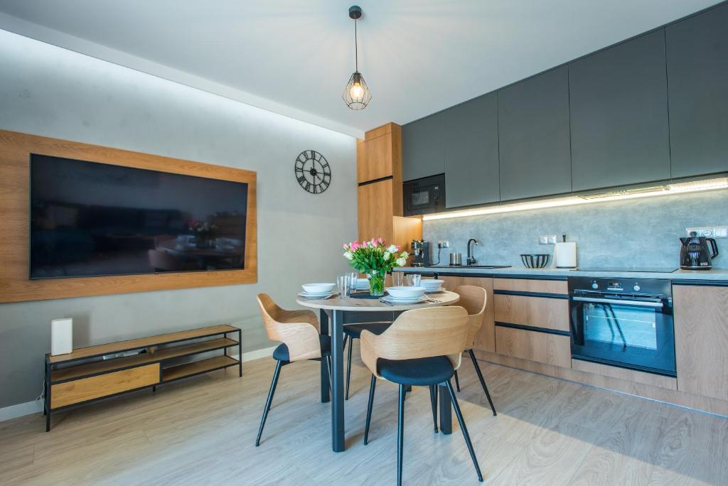 a kitchen with a table and chairs in a room at Apartament Widok in Piechowice