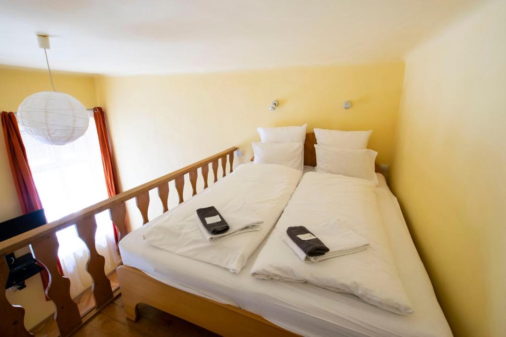 Posteľ alebo postele v izbe v ubytovaní Standard Apartment by Hi5 - Sofie's Suite