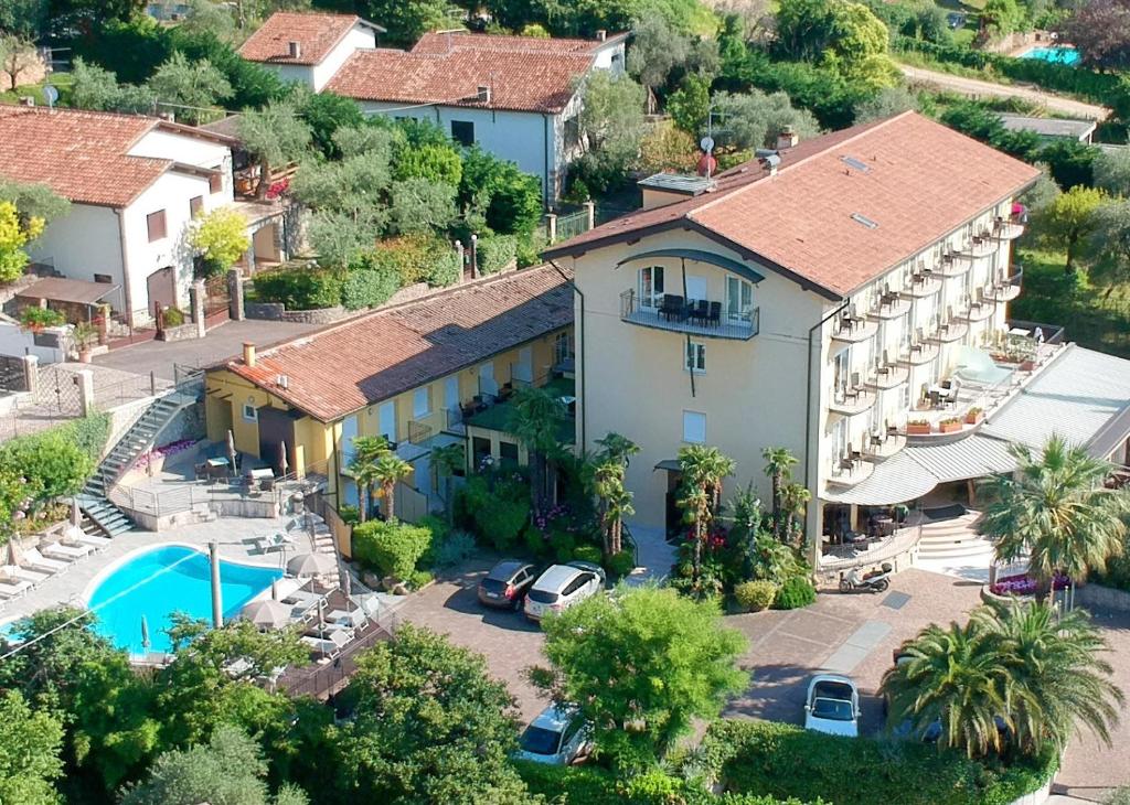 Bazén v ubytování Hotel Galvani nebo v jeho okolí