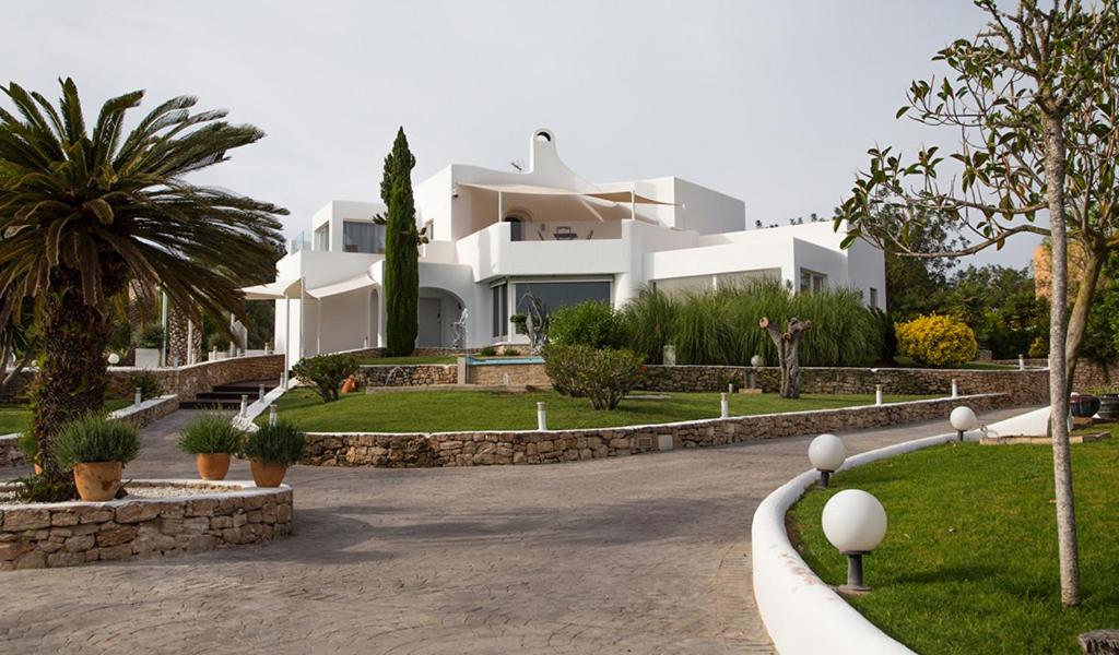 Booking.com: CAN FLOWERS VILLA , Cala Llonga, Spanje . Boek ...