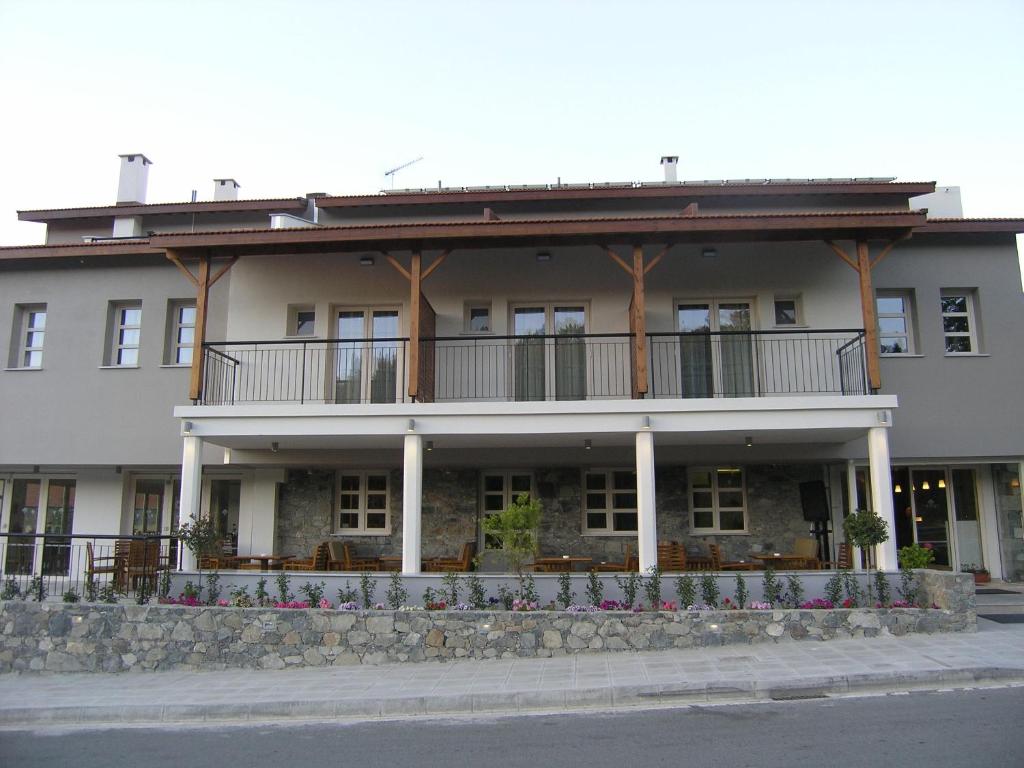 Livadia Hotel Kyperounta