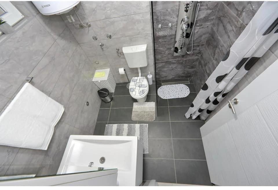 Koupelna v ubytování Apartments Nikić