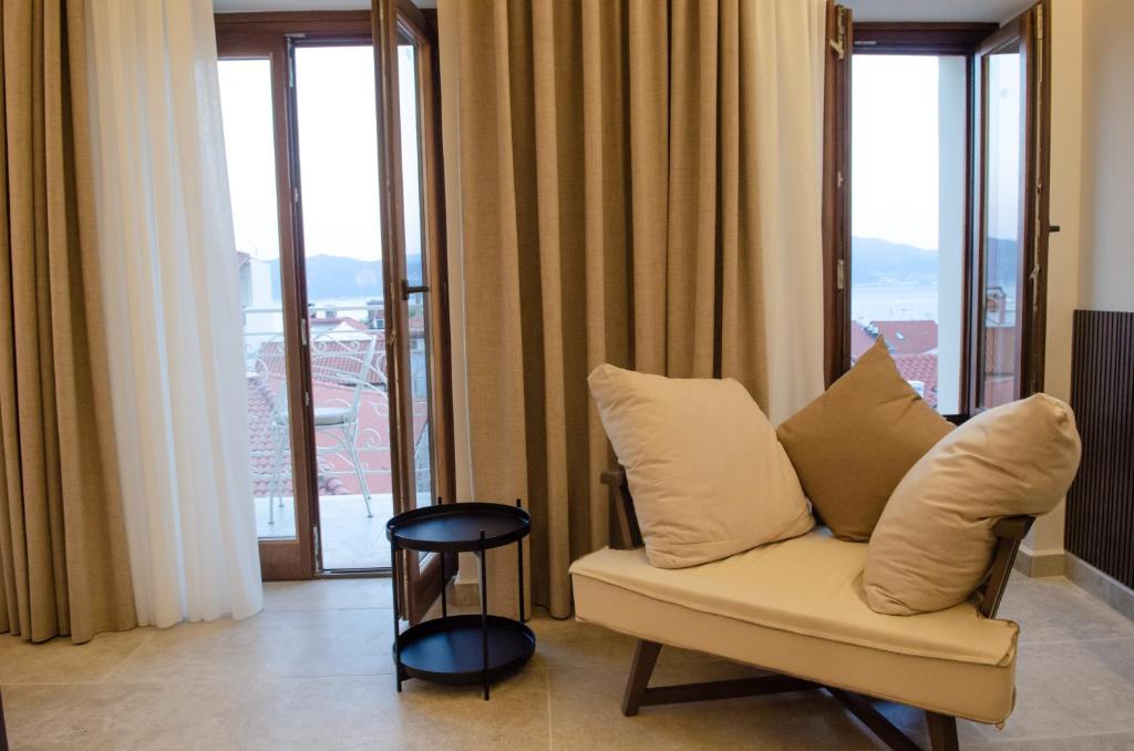 Posedenie v ubytovaní Leone suites