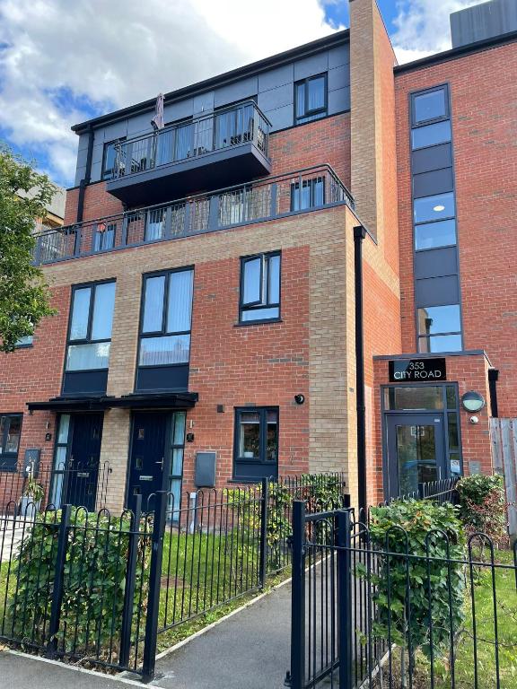 Luxury 2Bedroom Service Apartment with Balcony, Manchester (updated