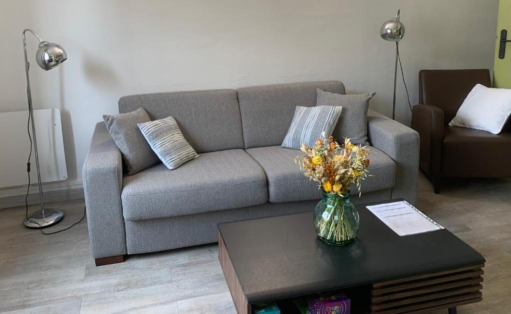 Posedenie v ubytovaní Appartement spacieux lumineux hypercentre