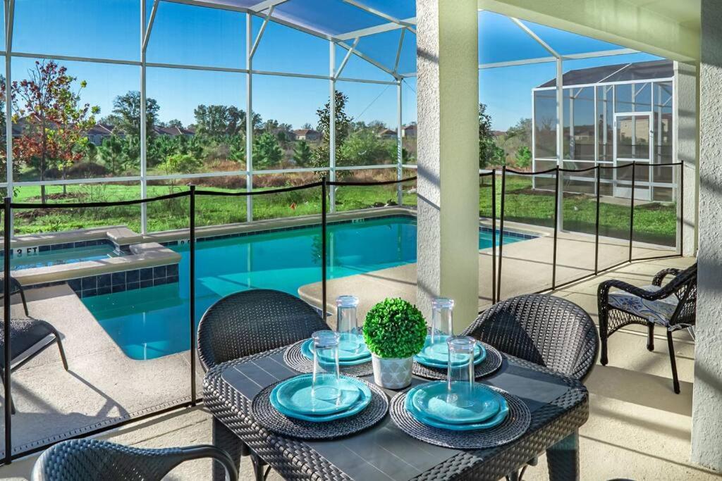 Swimmingpoolen hos eller tæt på Marvel Luxury Villa, 6bed 5bath with private pool