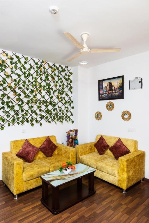 Richa's Home - Superior Apartment With Balcony