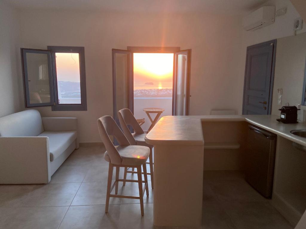 Posedenie v ubytovaní ENA suites Santorini