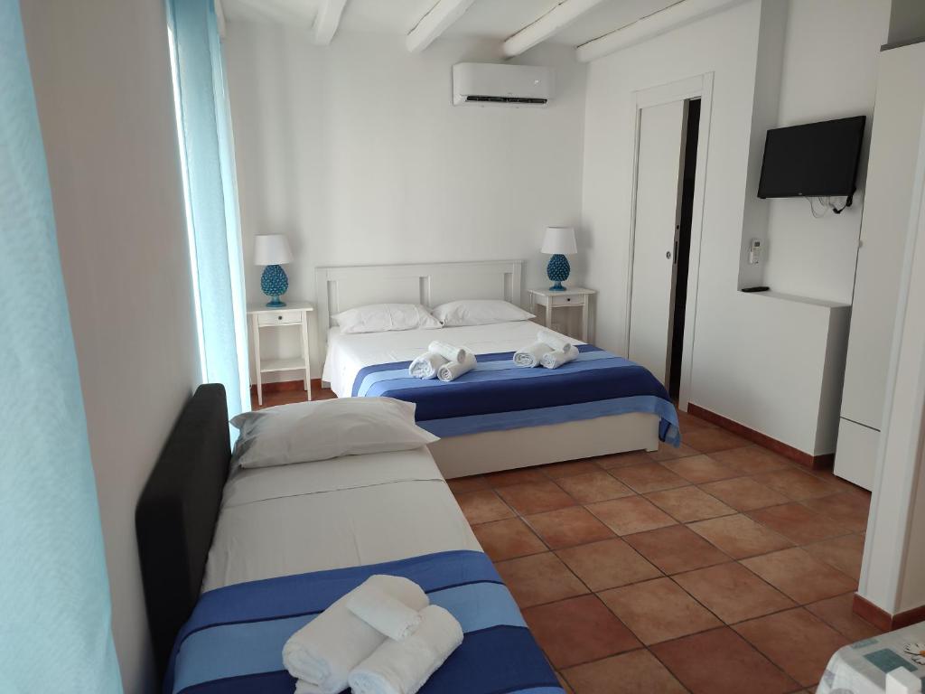 Posteľ alebo postele v izbe v ubytovaní MOLO 78 Case Vacanze