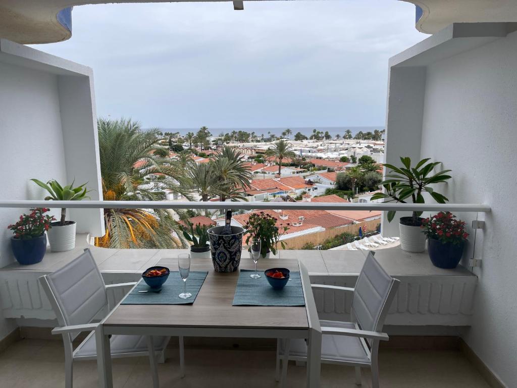 a table and chairs in a room with a large window at Apartamento Tamaran Sky in Playa del Ingles
