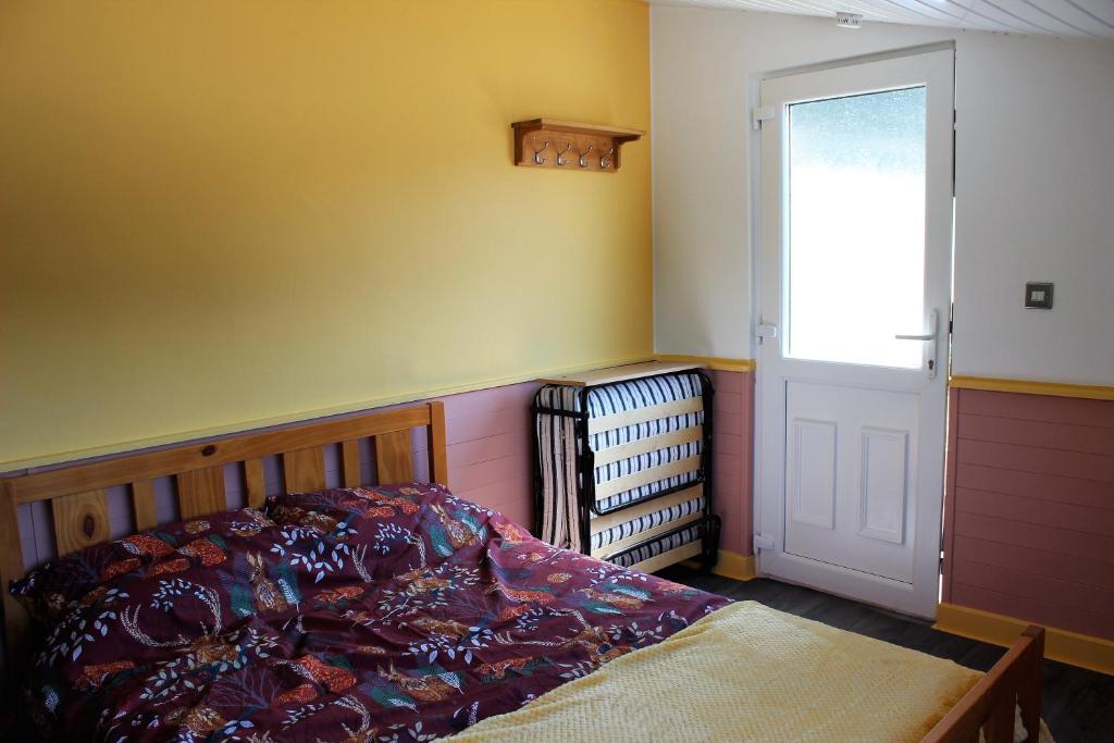 Poplar Lodge, Dee Valley Stays - cosy microlodge with detached private shower & WC - Chalet D'une Chambre