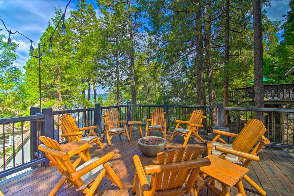 Vintage Lake Arrowhead Cabin Walk to Lake!, Lake Arrowhead (updated