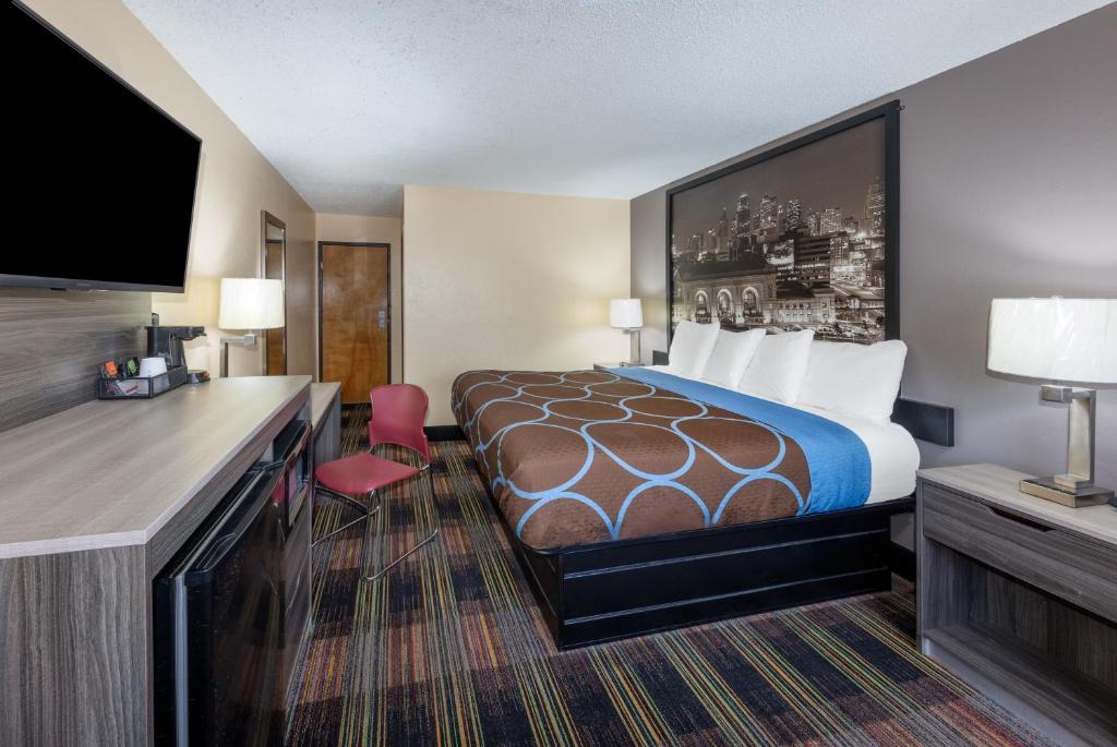 Super 8 by Wyndham Kansas City at Barry Road/Airport - Habitación King