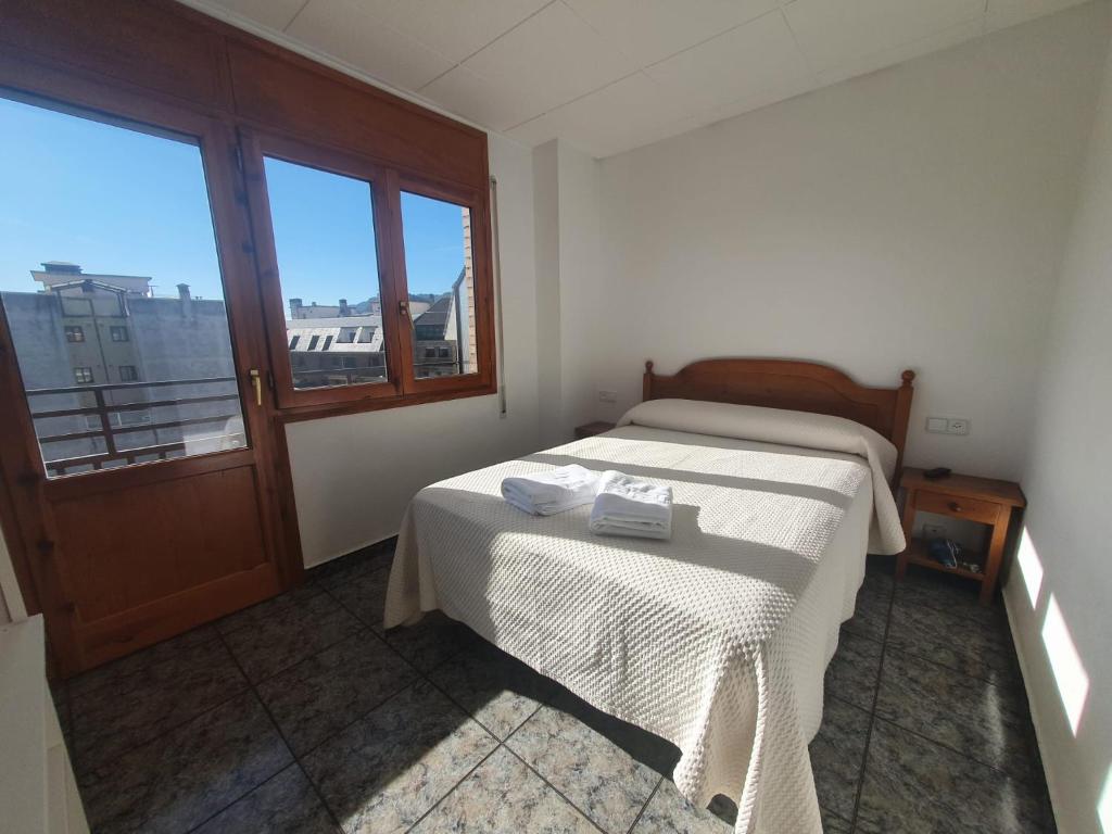 Postel nebo postele na pokoji v ubytování Hostal Apolo XI