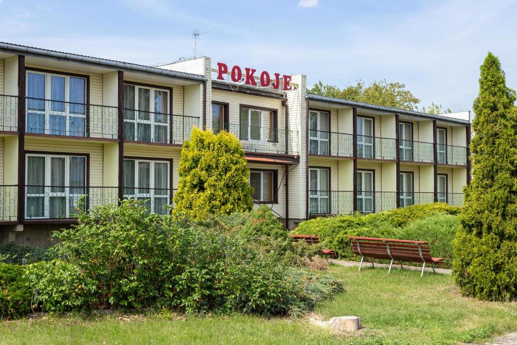 a hotel with a sign that reads roost at Pokoje Relax Ostrołęka in Ostrołęka