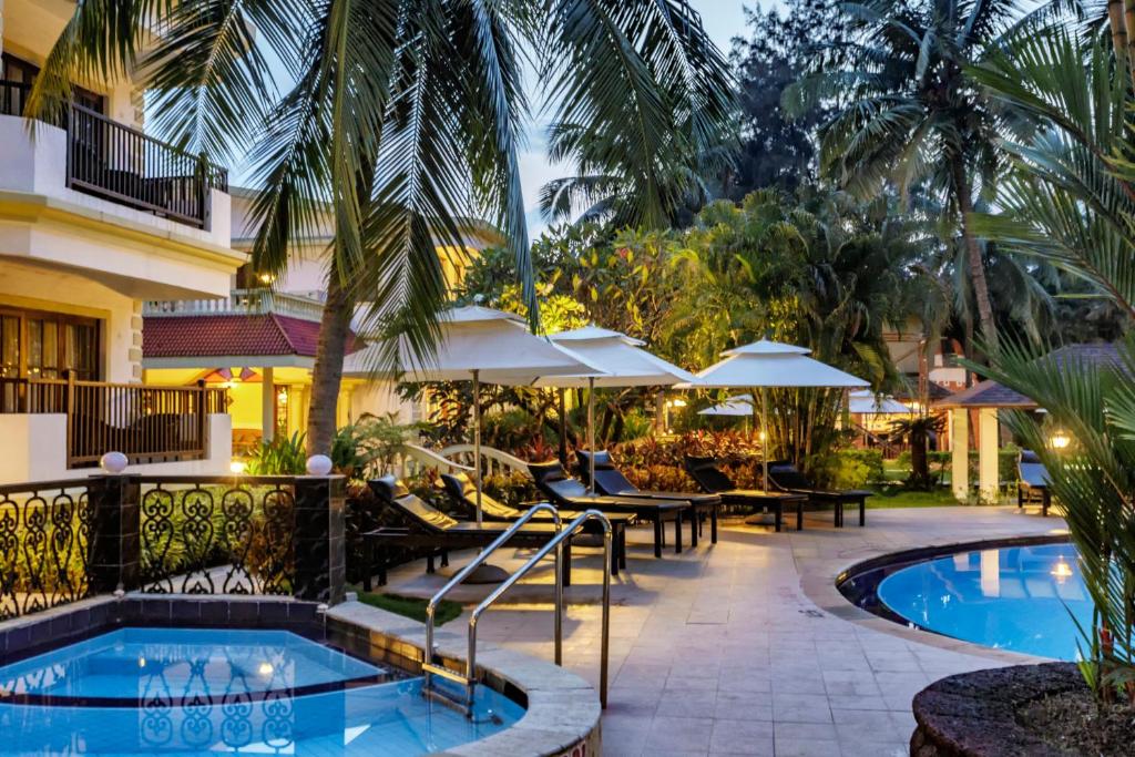 Bazén v ubytování Sonesta Inns Beach Resort - Candolim Beach nebo v jeho okolí
