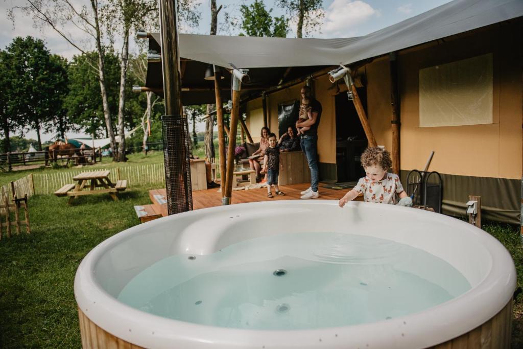 Luxe Glamping lodge met hottub, Bladel – Updated 2023 Prices