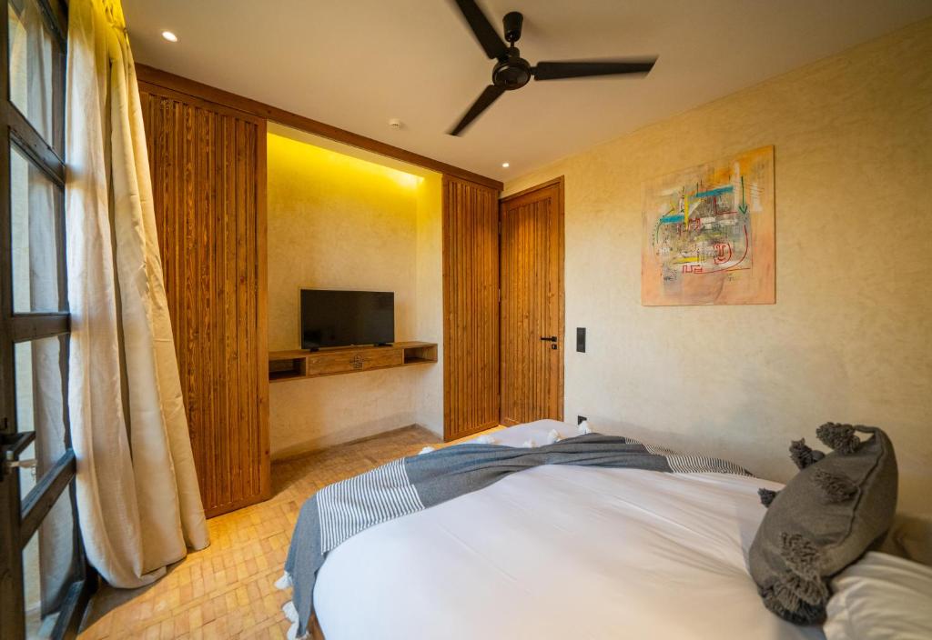 Postel nebo postele na pokoji v ubytování BABERRIH Hôtel Hospitality Palaces & Resorts