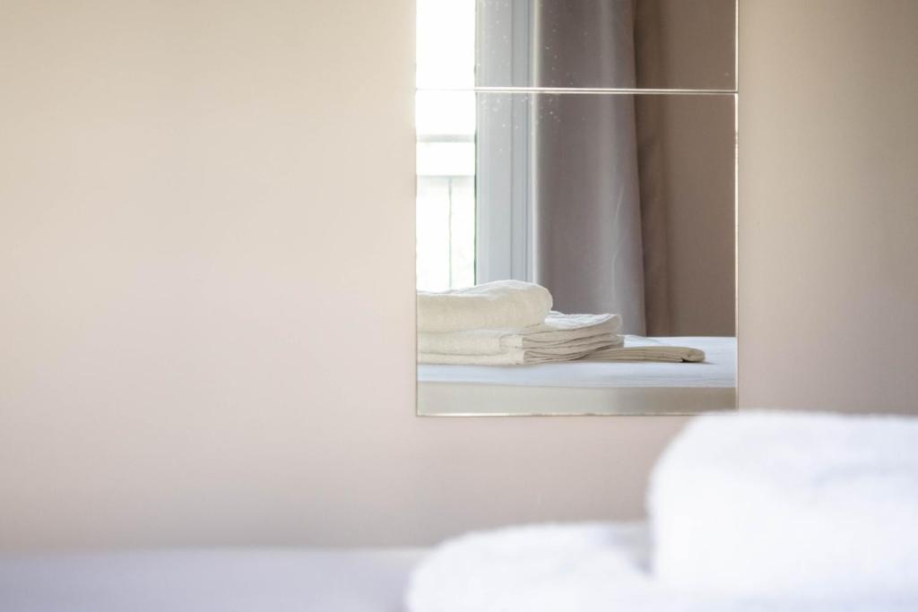 A bed or beds in a room at Apagio Apartments