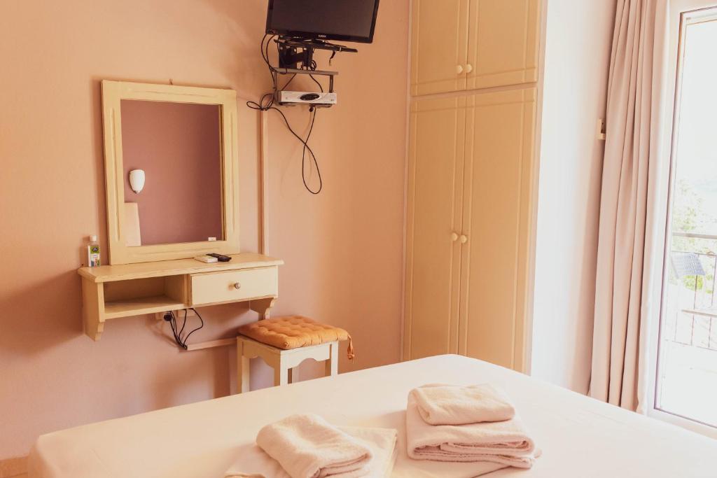 A bed or beds in a room at Apagio Apartments