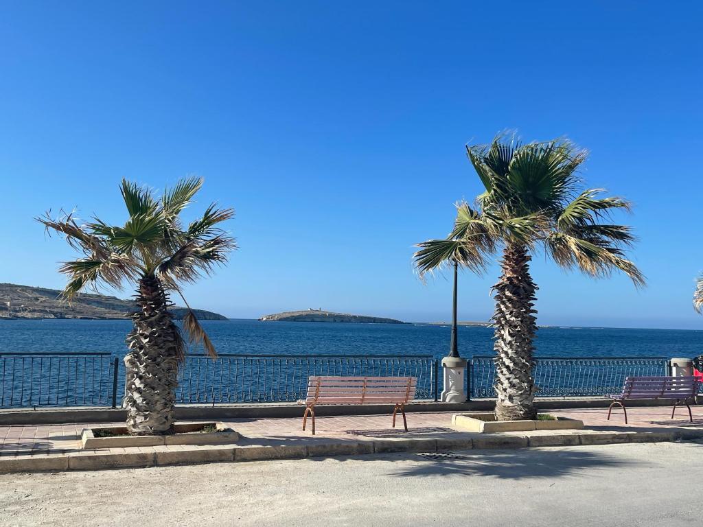 New & Comfortable 7SUN Apartments near sandy beach, St Paul's Bay