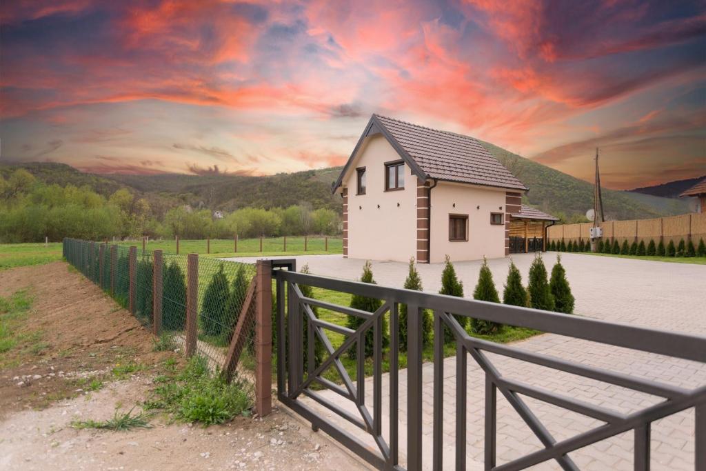 a house with a fence in front of a driveway at Vila Oaza mira Draganići in Raška