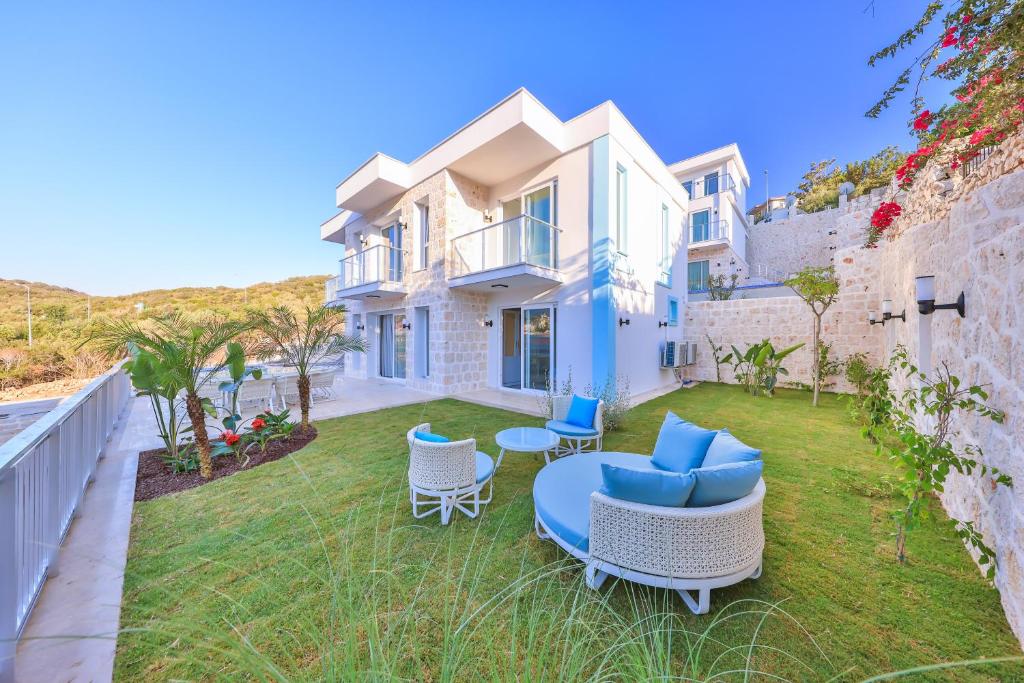 Nespecifikovaný výhled na hory nebo výhled na hory při pohledu z vily