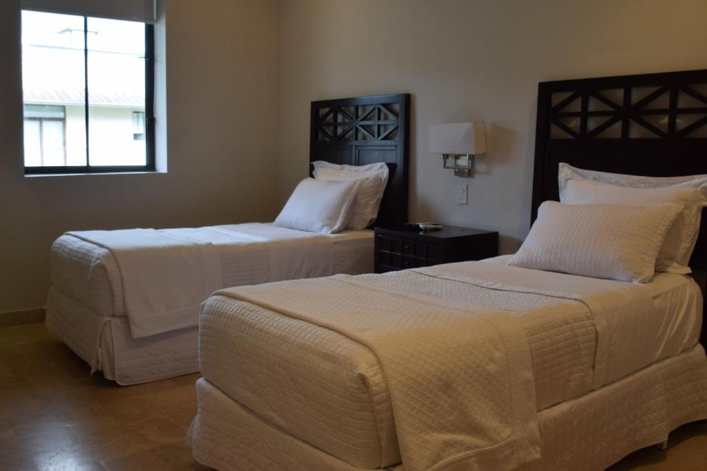 Postel nebo postele na pokoji v ubytování Paseo Suites El Valle, Luxury Apartments